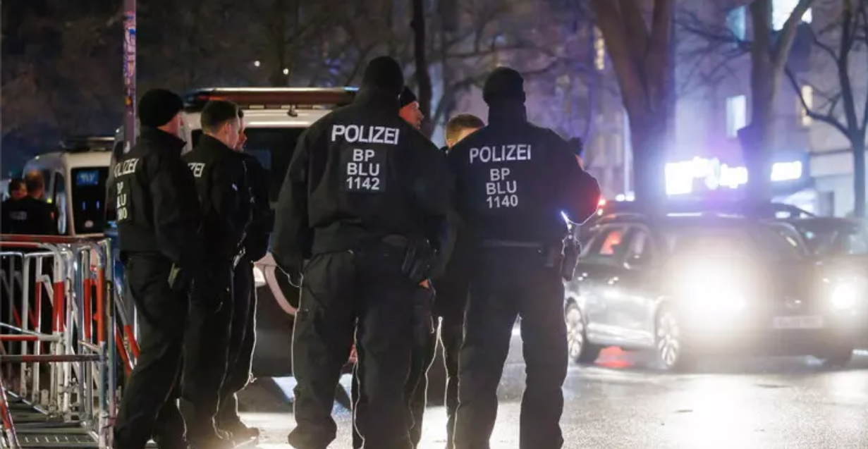 Turista accoltellato al Memoriale della Shoah a Berlino