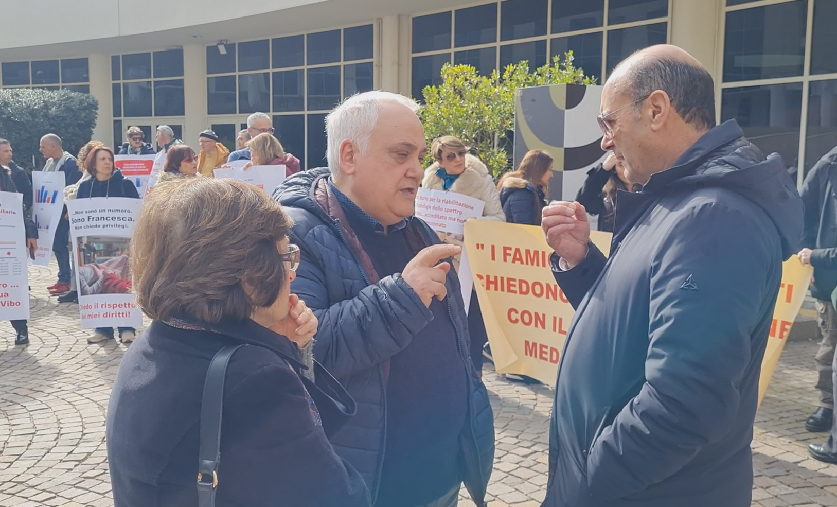 Don Mottola, la protesta alla Cittadella insieme ai sindaci e le rassicurazioni della Regione