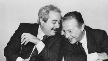 Catanzaro, a teatro l’omaggio a Falcone e Borsellino con “Giovanni e Paolo – Gli Antieroi”