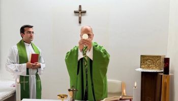 Papa Leone, diffuse le prime foto dopo l’operazione