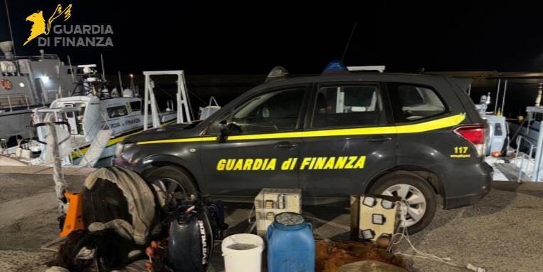 Stretta sul bracconaggio ittico a Cirò Marina, sequestrati 60 kg di novellame di sarda