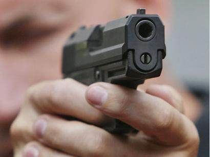 Colpi di pistola al portone per un debito di 50 euro, arrestati