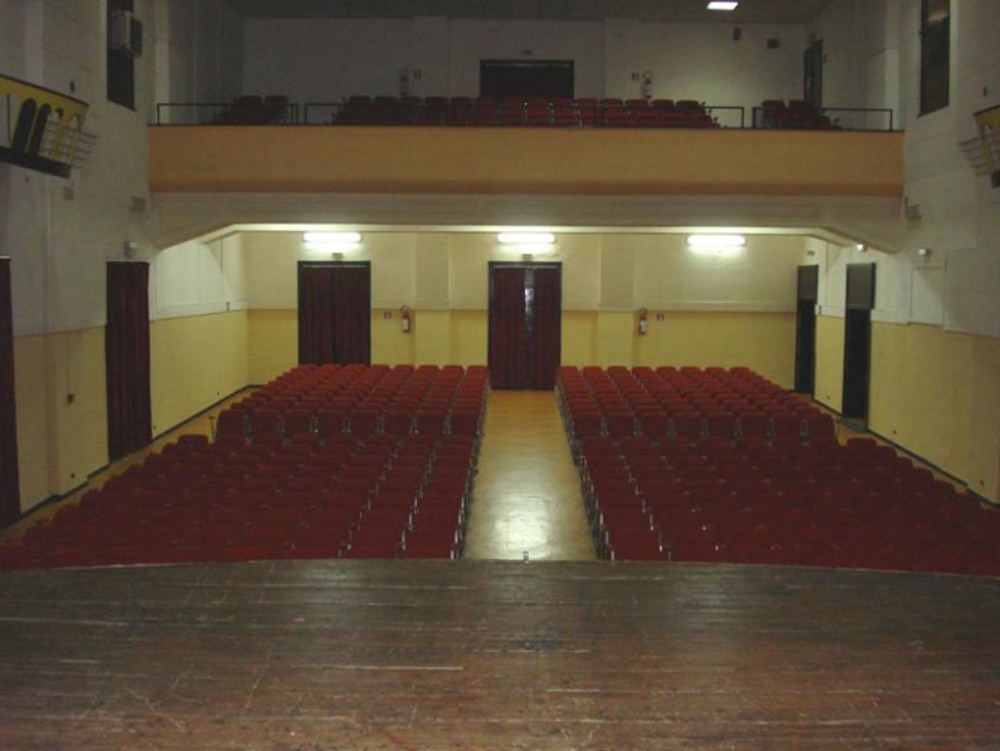 Nuovo teatro popolare, il caso Cotronei a Versailles