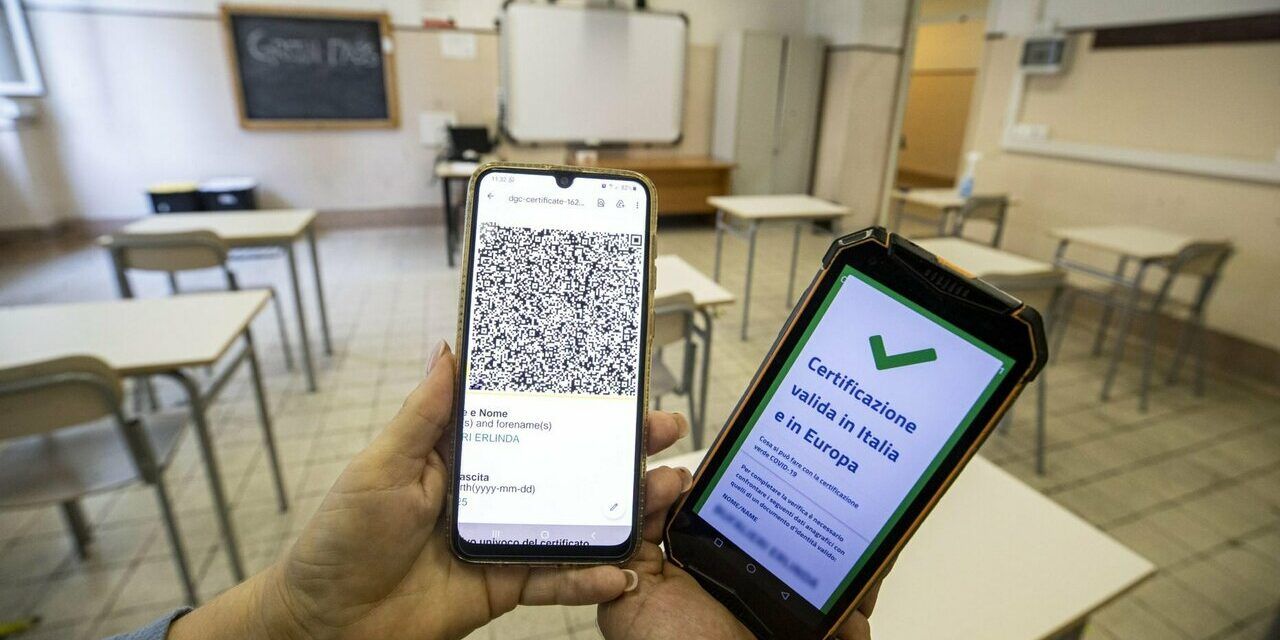 Green pass, Calabria seconda regione per “no vax”: sono più di 200mila. Ma i tamponi non bastano