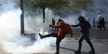 Parigi, scatta il coprifuoco in alcuni quartieri