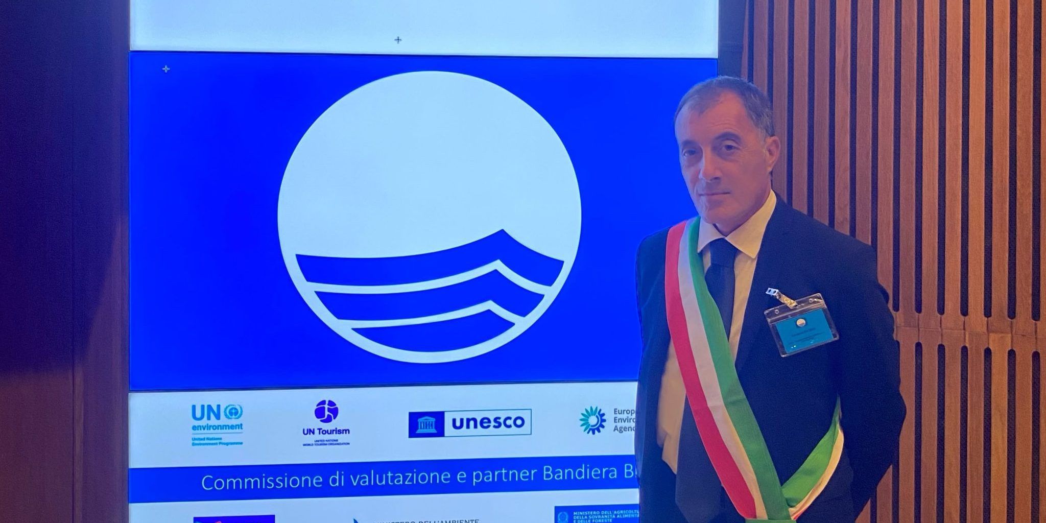 Diffamazioni social sulla Bandiera Blu, il sindaco di Falerna va in Procura: «Basta notizie false»