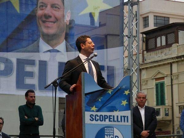 Ncd, è rivolta in Calabria