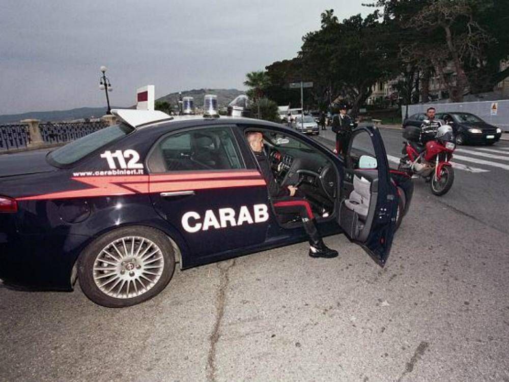 Non voleva abortire, segregata in casa