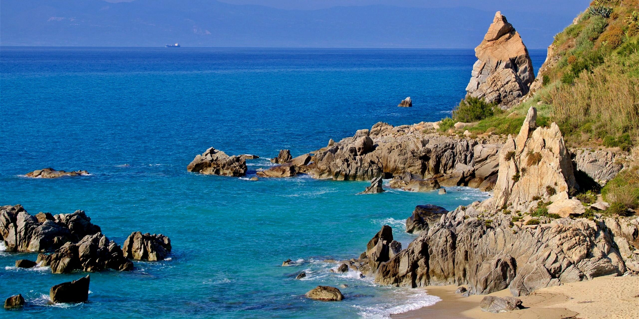 Turismo in Calabria: più lavoro e imprese artigiane a supporto della domanda estiva