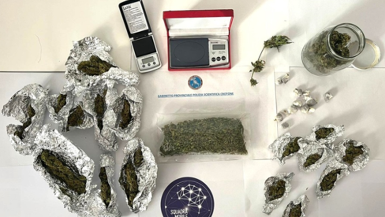 Sequestrati a Crotone 1,3 chilogrammi di sostanze stupefacenti