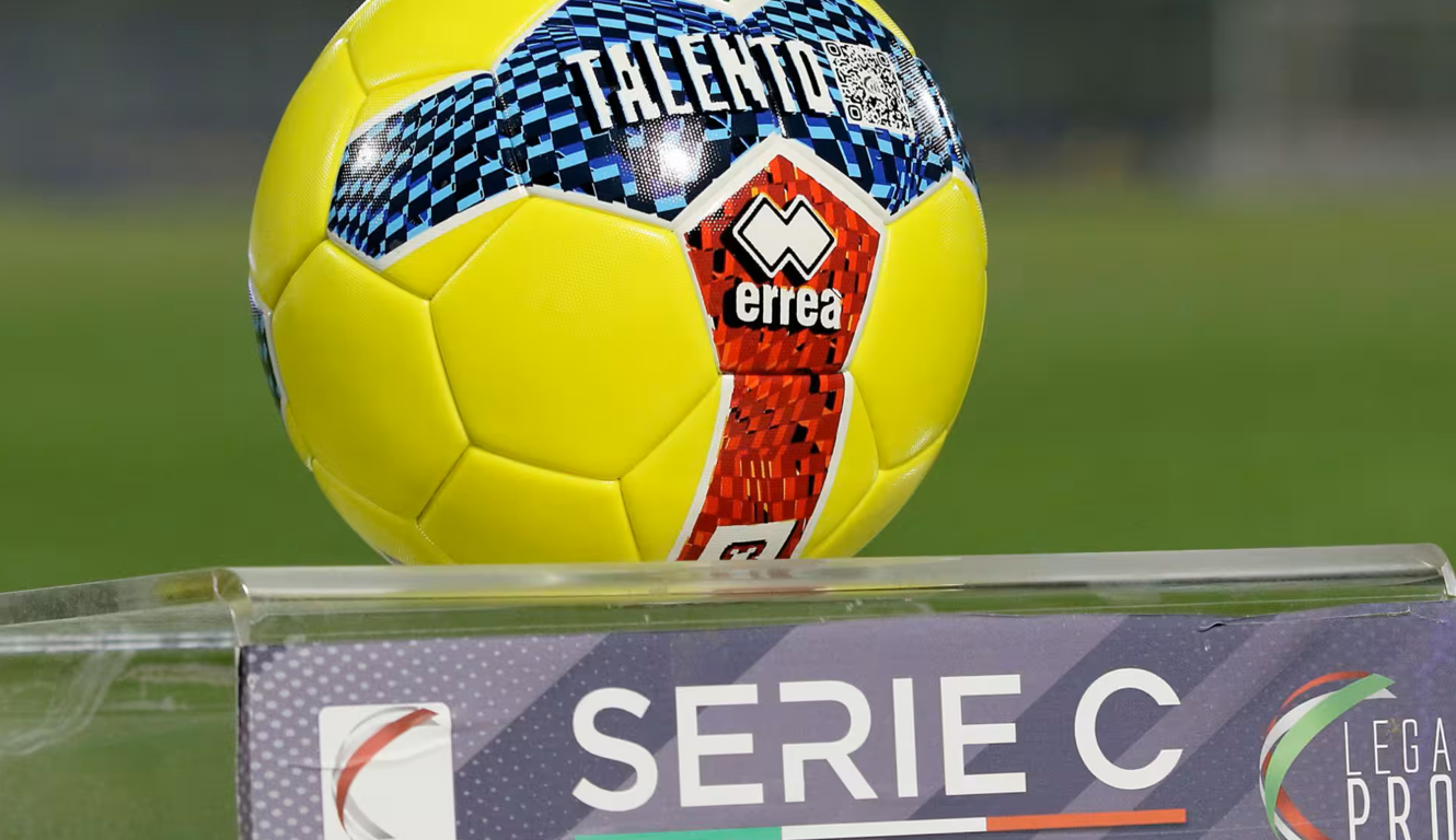 Cosenza calcio, silenzio dopo l’iscrizione: tifosi in attesa di conferme