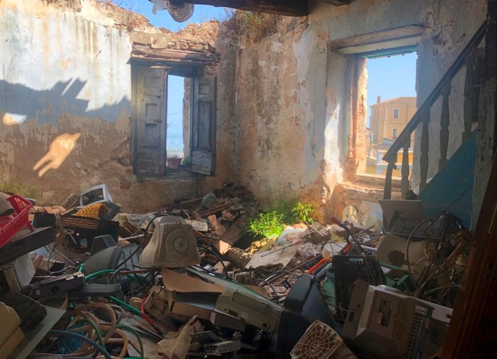 Corigliano Rossano, degrado in alcune zone della città: appello dei cittadini al prefetto – FOTO