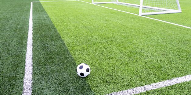 Giocano a calcetto a Gioia Tauro: multe e chiusura dell’impianto sportivo