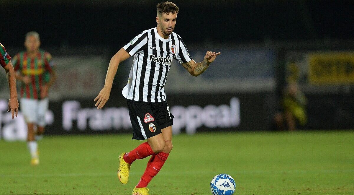 Cosenza, sfuma Caligara? C’è il sorpasso del Sassuolo