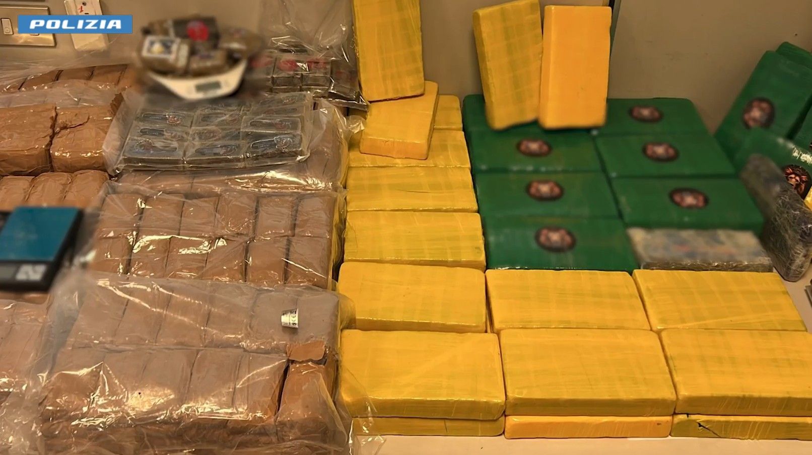 Sorpreso con 100 kg di droga nel congelatore e nel furgone, arrestato
