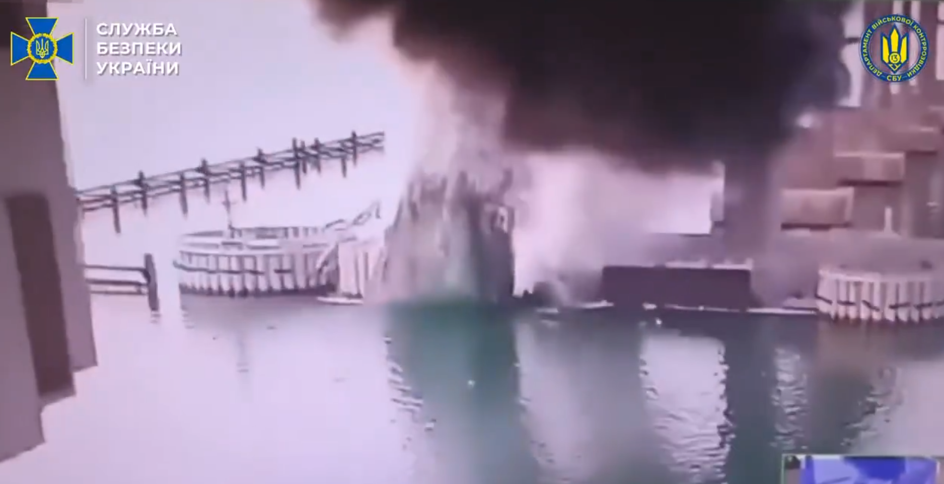 Colpito il ponte di Crimea con esplosivi sottomarini – VIDEO