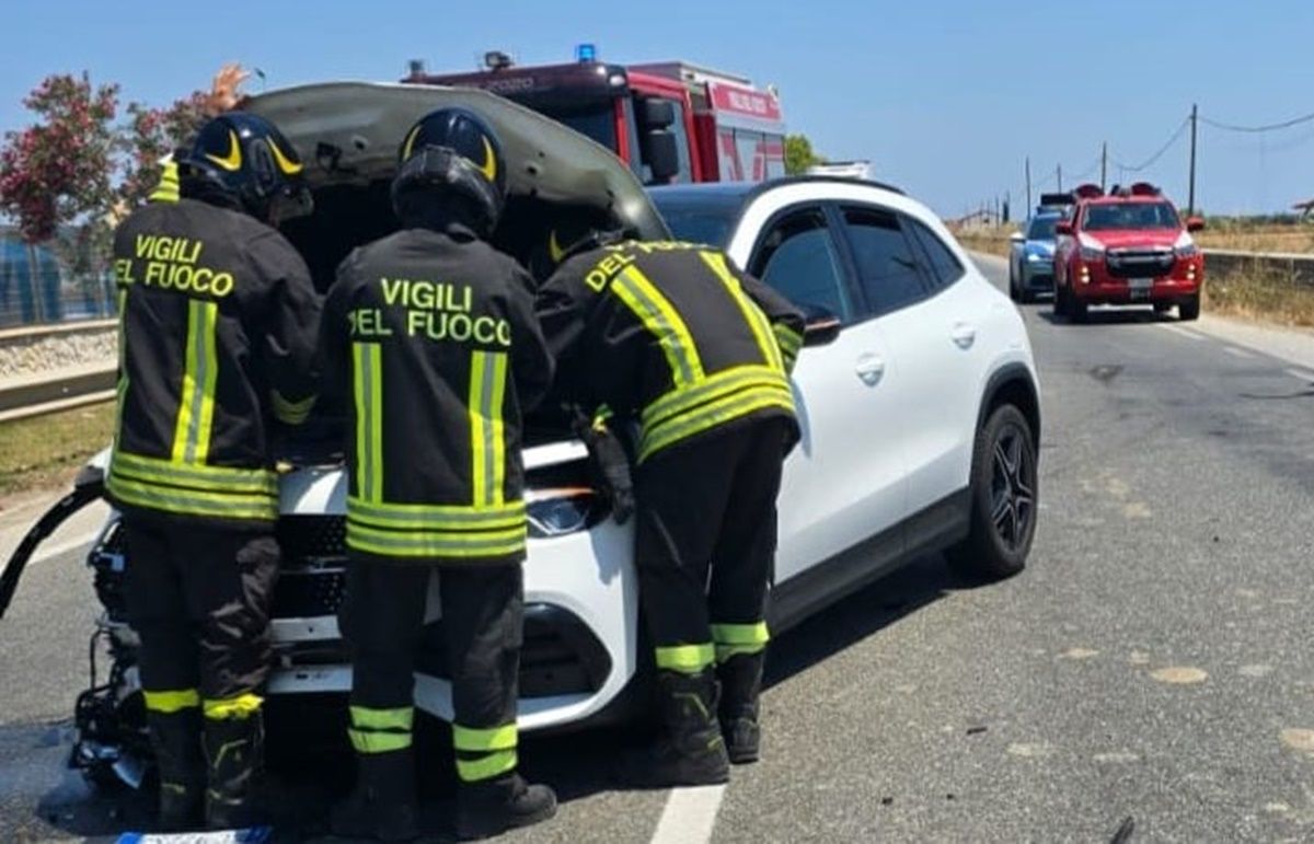 Domenica da bollino nero sulle strade calabresi, due morti e una decina di feriti
