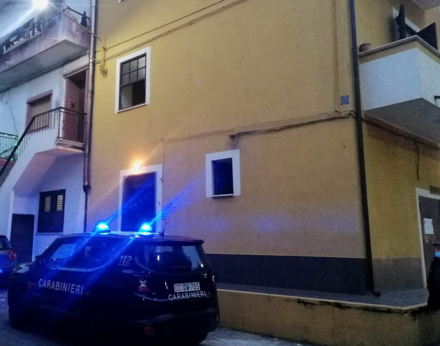 Migrante muore nella sua camera da letto per il fumo sprigionato da un braciere acceso