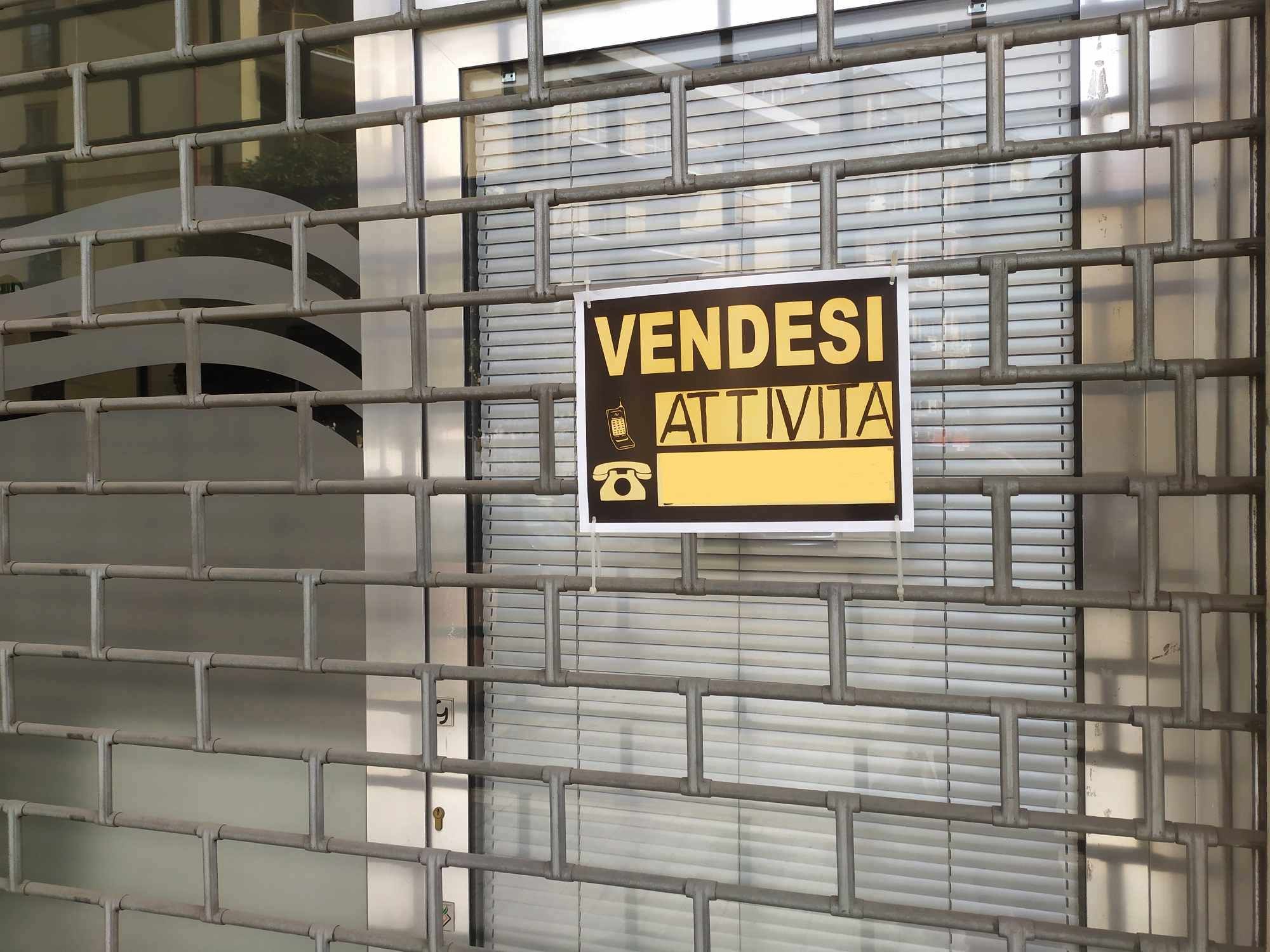 Commercio a Cosenza, la grande fuga dal centro. «Negli ultimi anni clientela in calo del 30%»