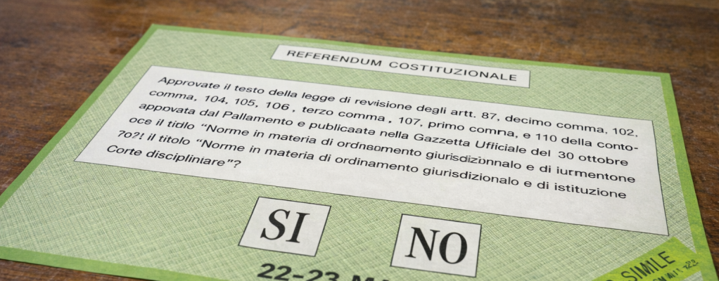 Una campagna sguaiata, tra ballerine di terza fila e pigmei della politica