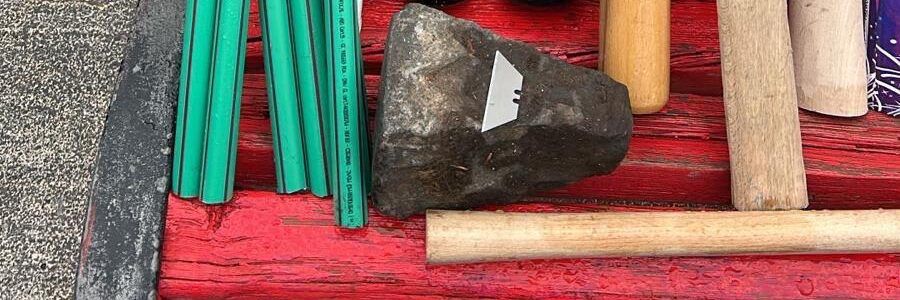 Coltelli, mazze, bombe carta e striscione antisemita nel pre-derby Roma-Lazio