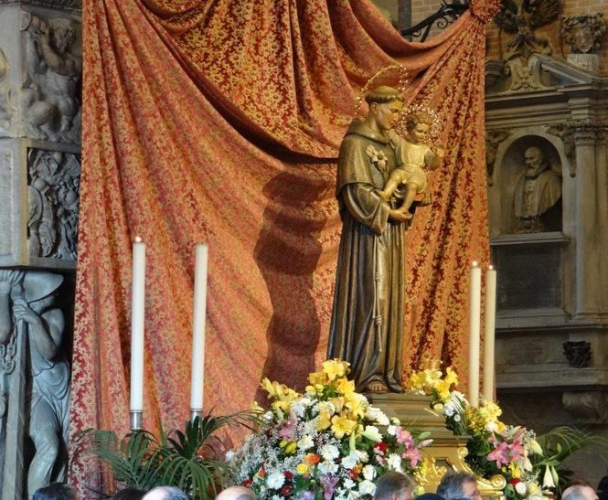 Troppo vociare sul sagrato, stop alla processione di Sant'Antonio