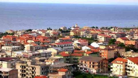 «Melito andrebbe bruciata», dichiarazione choc di un politico bolognese