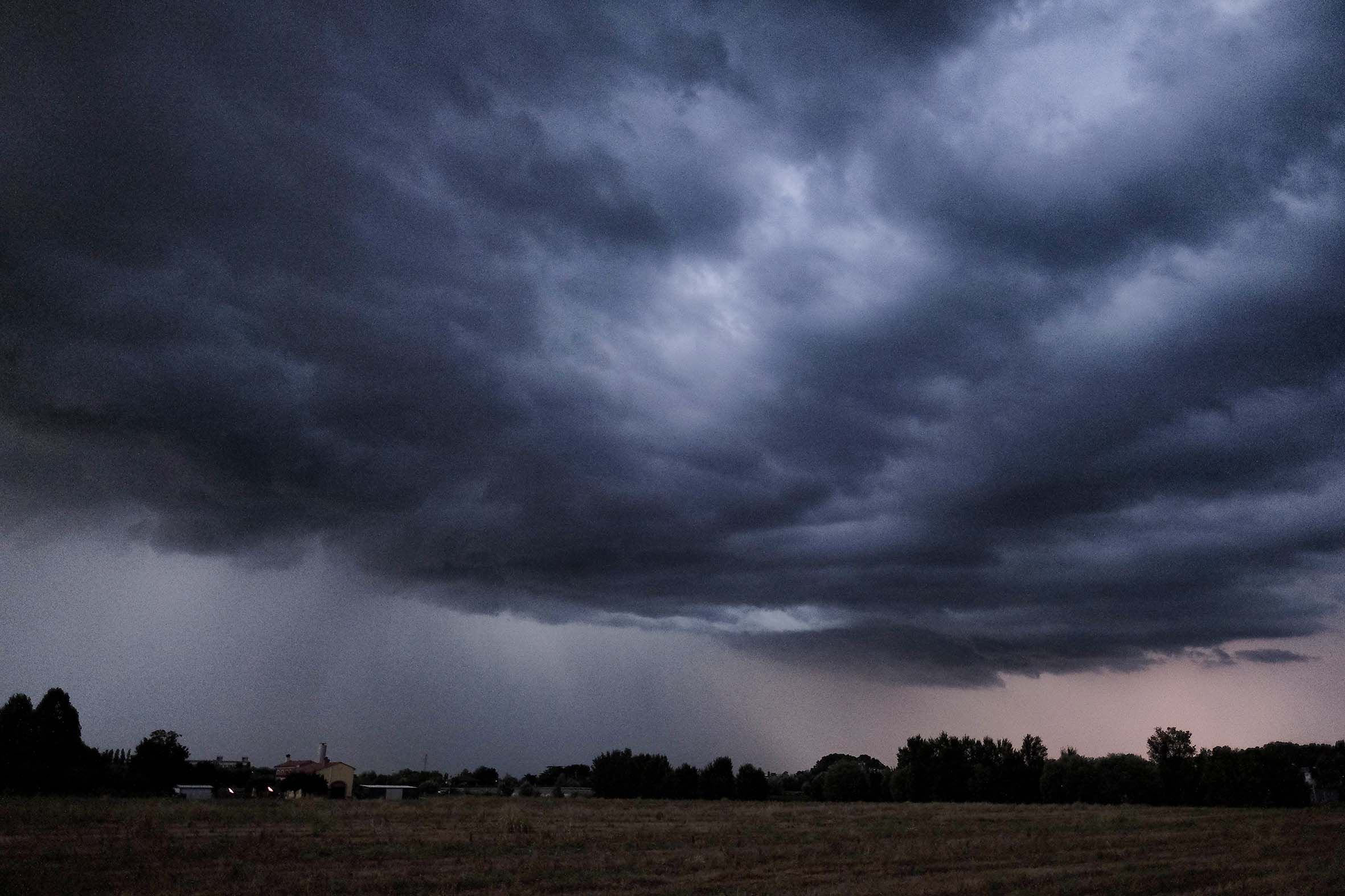 Piogge e temporali al Sud, allerta gialla in cinque regioni