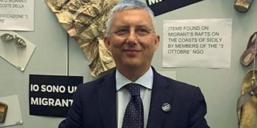 Il tour nelle aziende ambientali a caccia di voti. Indagato l'ex europarlamentare Paolucci