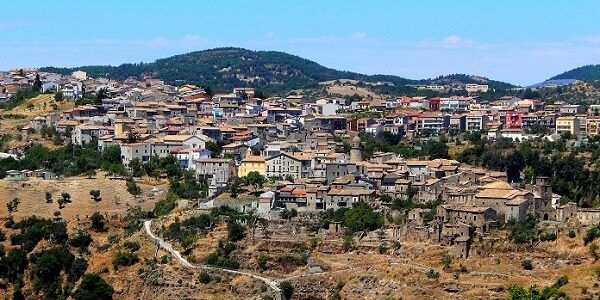 Covid, boom di contagi a Campana (48), 16 sono bambini fra 6 e 11 anni