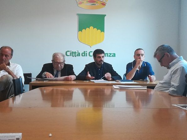 Cosenza, per il momento sfuma l'ipotesi del rimpasto di giunta