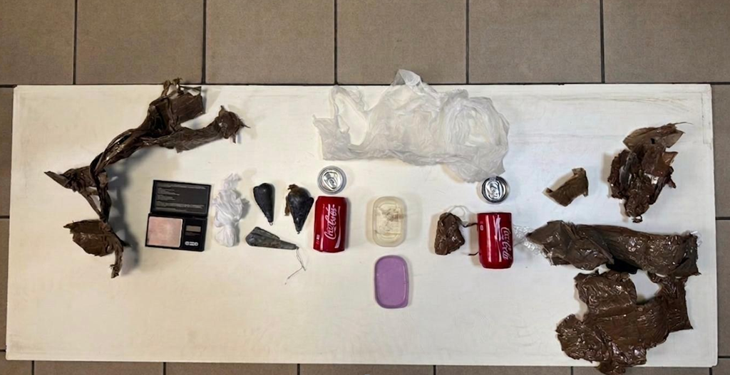 Cocaina nascosta in lattine sigillate nel ripostiglio: arrestato un 60enne a Crotone