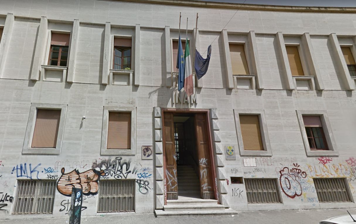 «Serve vaccinare ma l’Asp di Cosenza assume amministrativi»