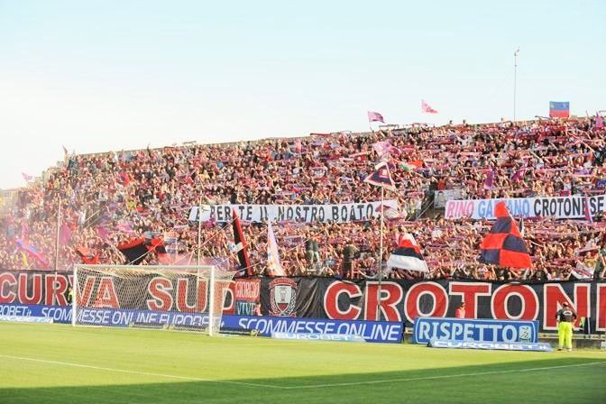 Crotone, la solidarietà della Curva Sud per i terremotati
