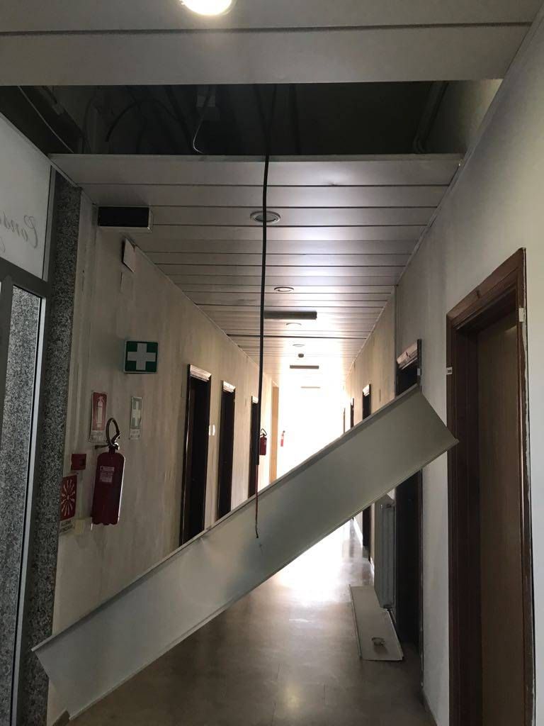 Catanzaro, crollo alla sede dei gruppi consiliari regionali