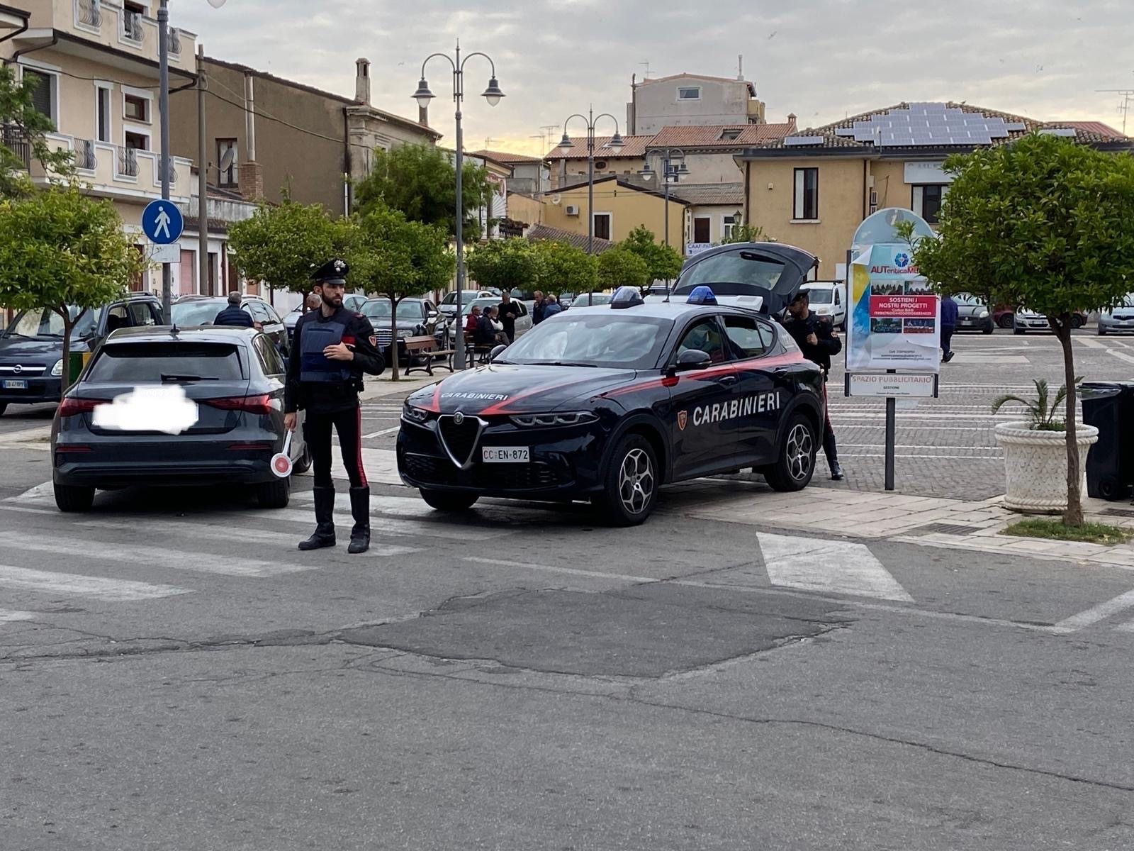 Isola Capo Rizzuto, i carabinieri aumentano i controlli dopo gli incendi ai danni di imprese