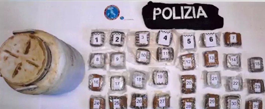 Traffico di droga e armi, blitz della polizia a Catanzaro. 20 indagati – VIDEO