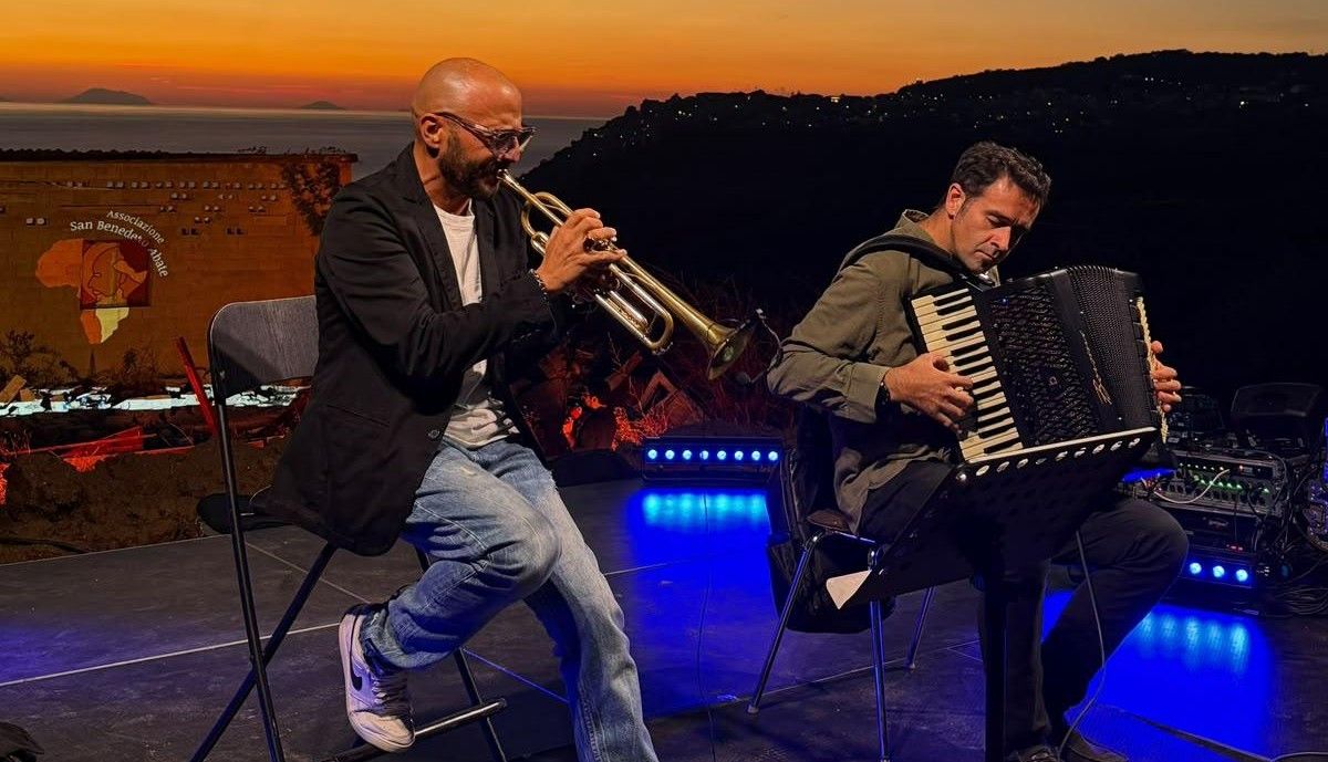 Musica tra le macerie e l’infinito, a Limbadi le “Note di Riscatto” che guardano alle Eolie