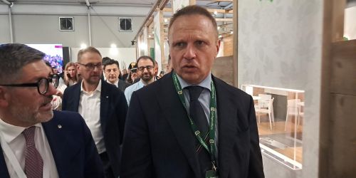 ministro dell’Agricoltura Francesco Lollobrigida al Vinitaly
