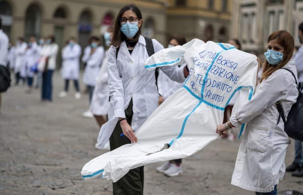 Blocco delle specializzazioni mediche, i camici bianchi si preparano alla manifestazione