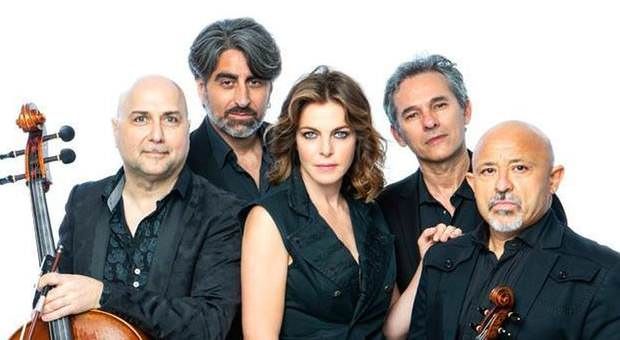 Al Politeama l'omaggio di Claudia Gerini a Califano