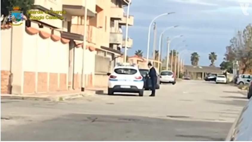 Assenteismo al Comune di Gioia, scattano 9 provvedimenti cautelari – NOMI E VIDEO