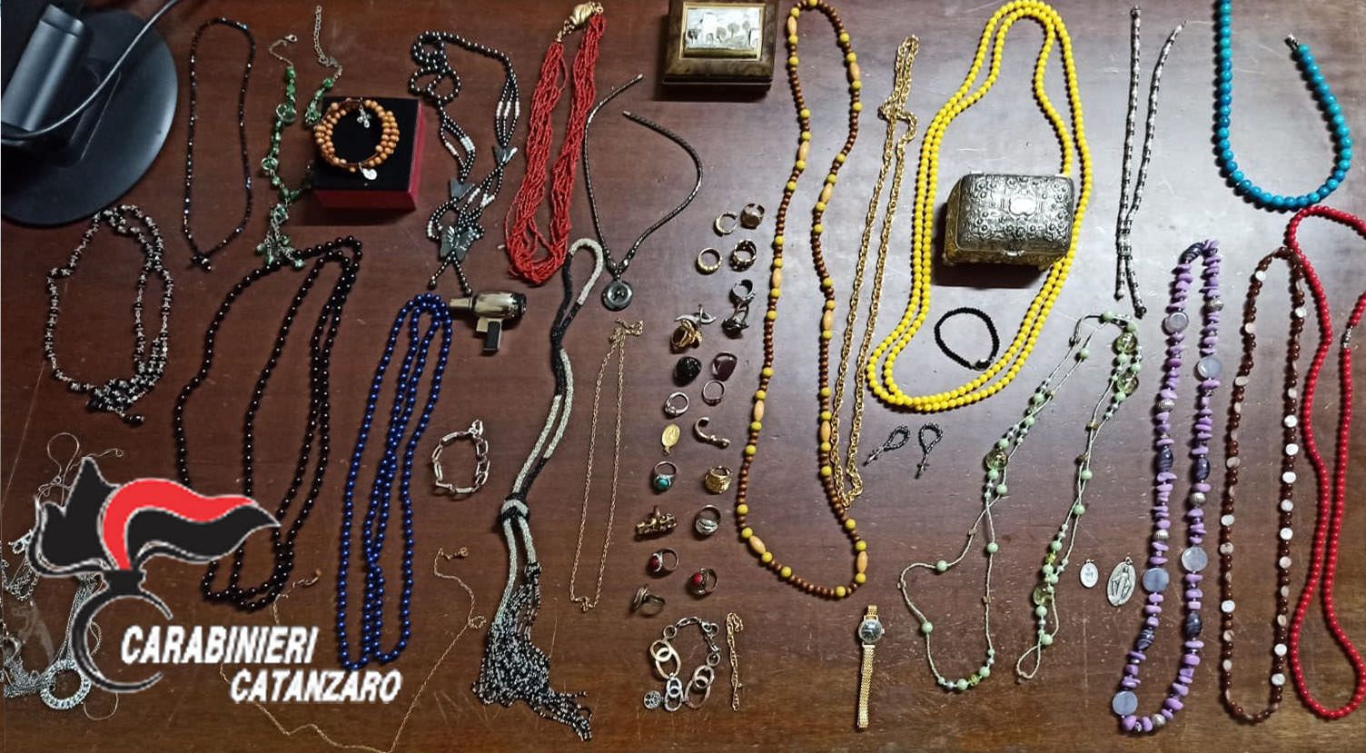 Topo d’appartamento con un bottino da 8mila euro arrestato a Catanzaro