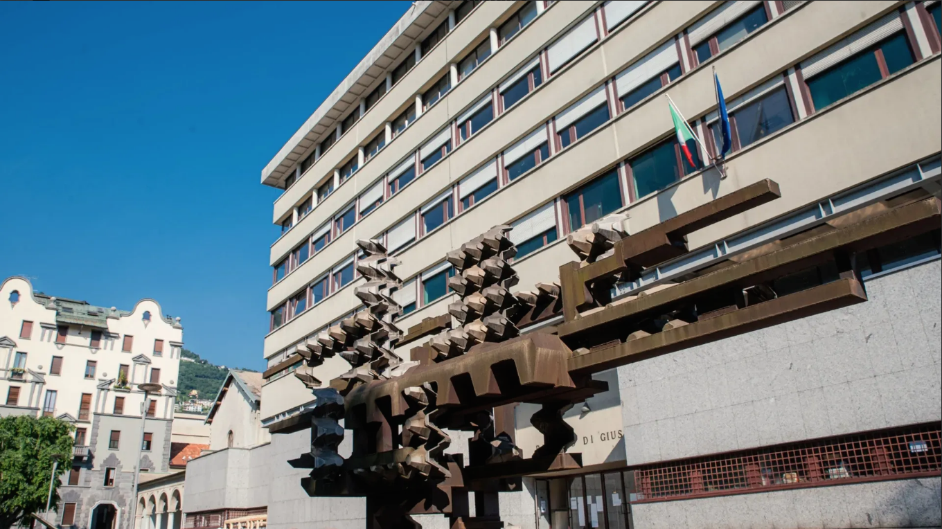 È un «affiliato alla ‘ndrangheta» ma i giudici non gli sequestrano i beni