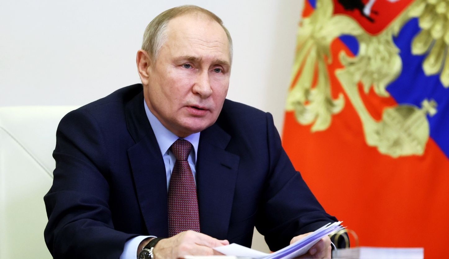 Le “teorie” di Putin in riva allo Stretto, la protesta: «Un affronto a migliaia di vittime»