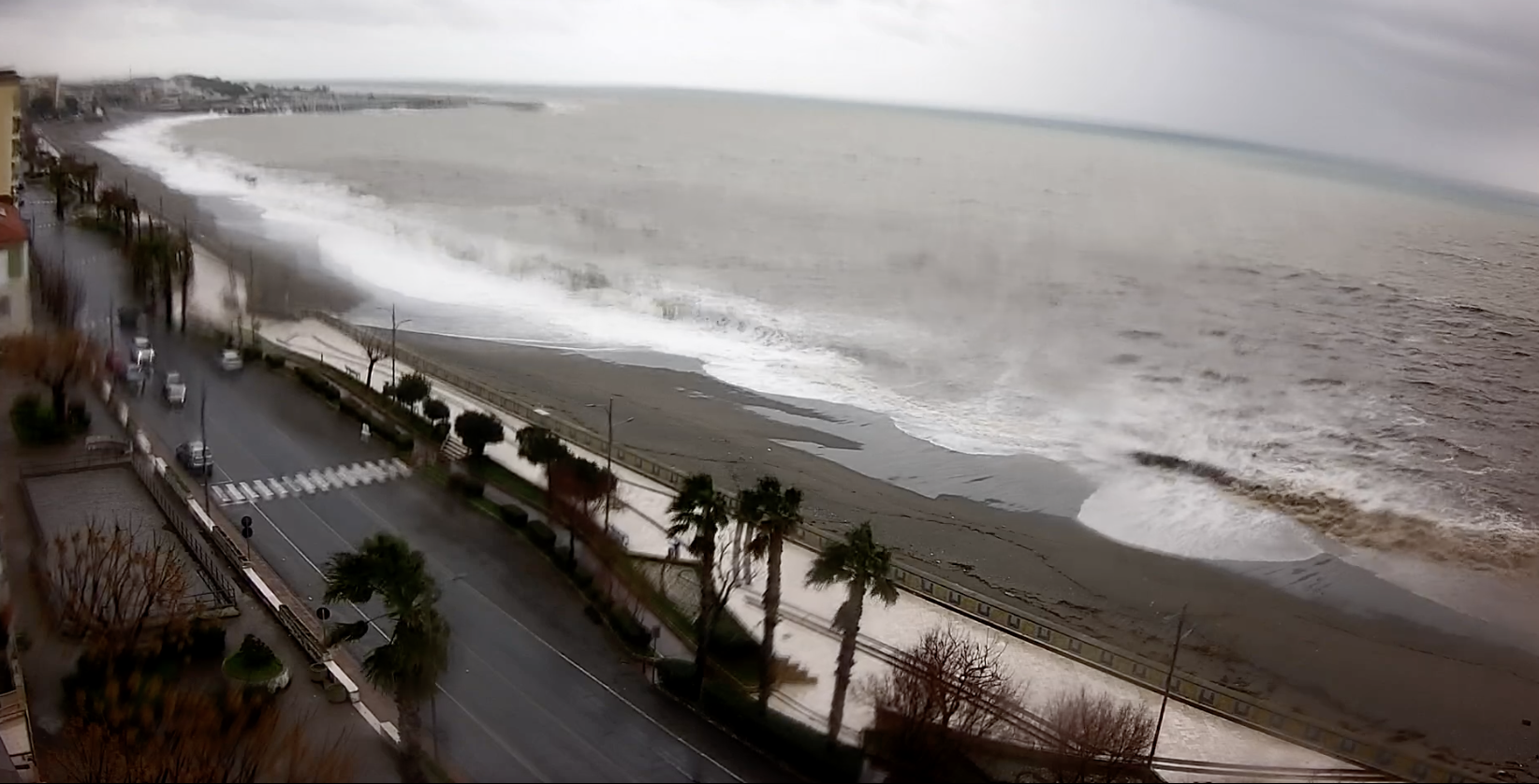La Calabria nella morsa del ciclone “Harry”. La Regione attiva l’assetto di allarme rosso