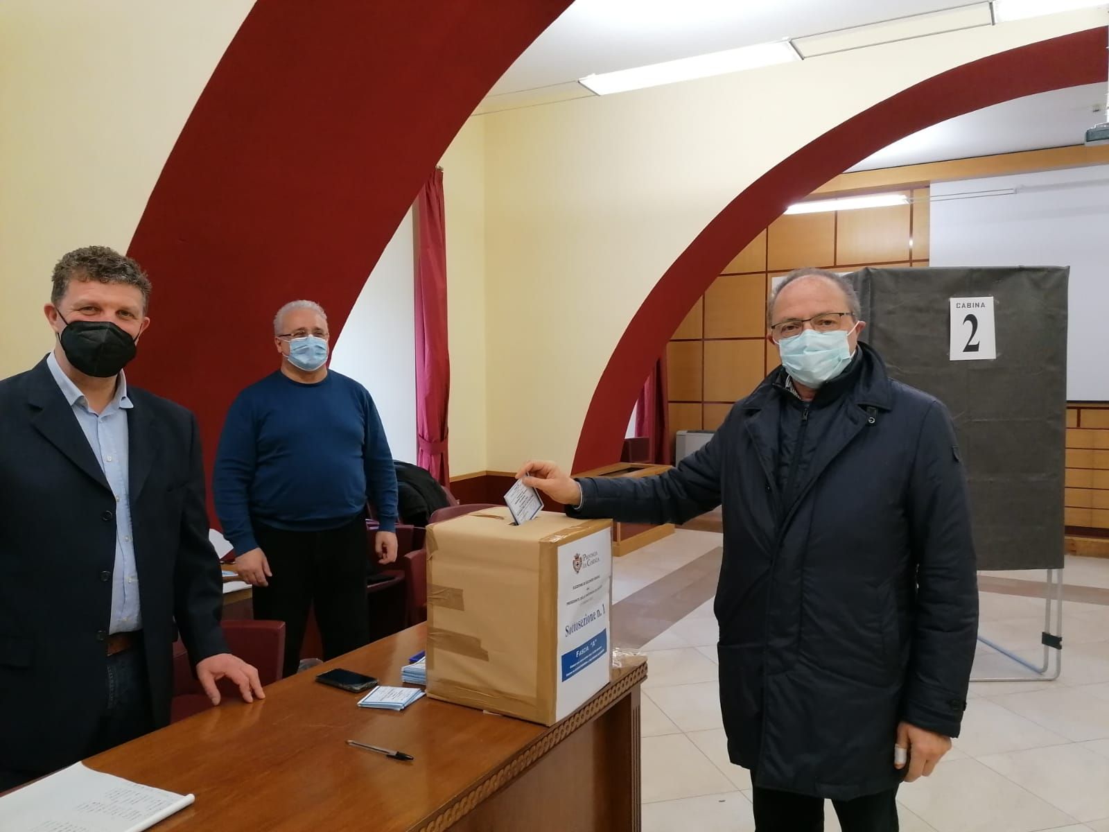 Al via le operazioni di voto per le elezioni provinciali a Cosenza – VIDEO