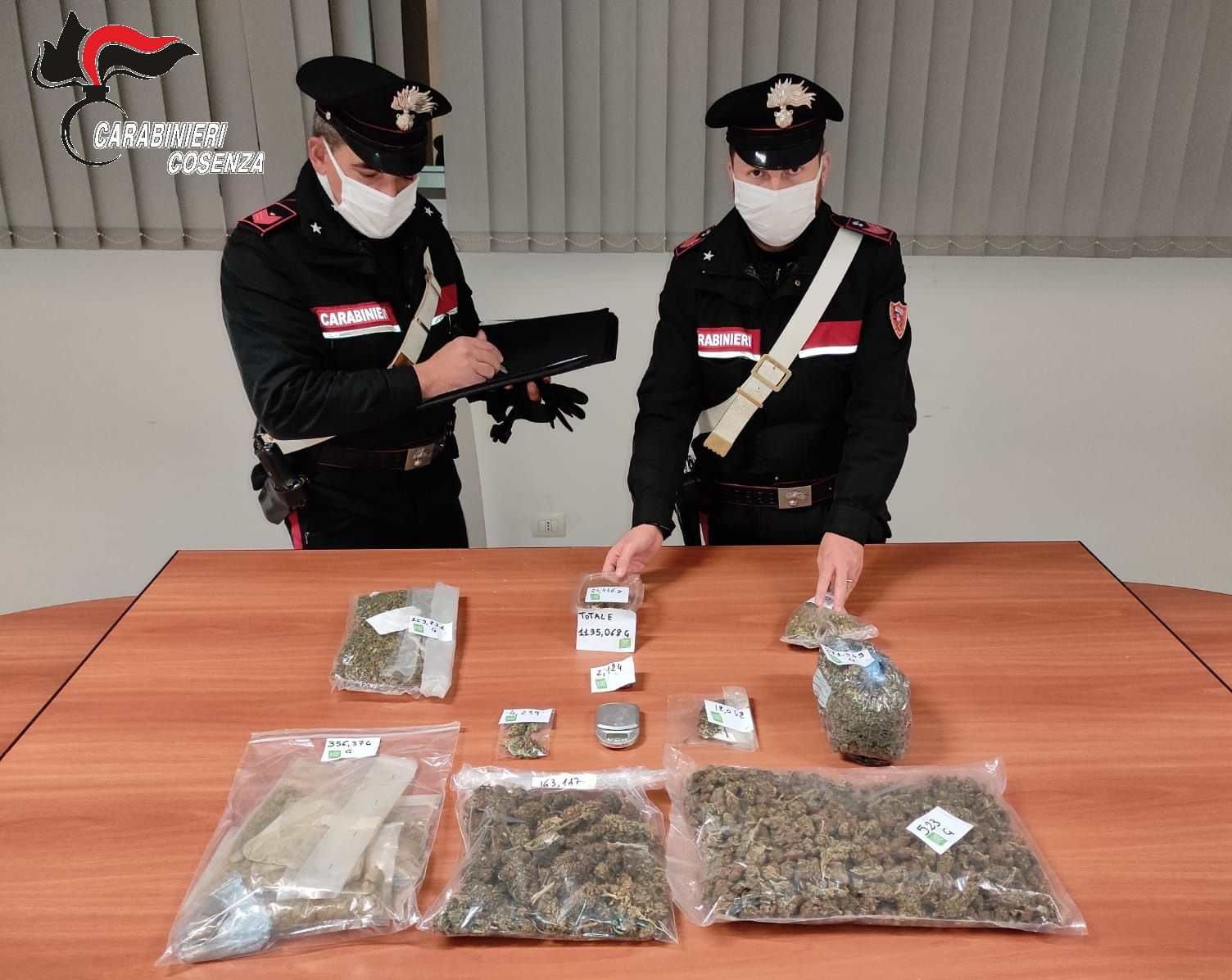Rende, 34enne sorpreso con oltre un chilo di droga. Arrestato