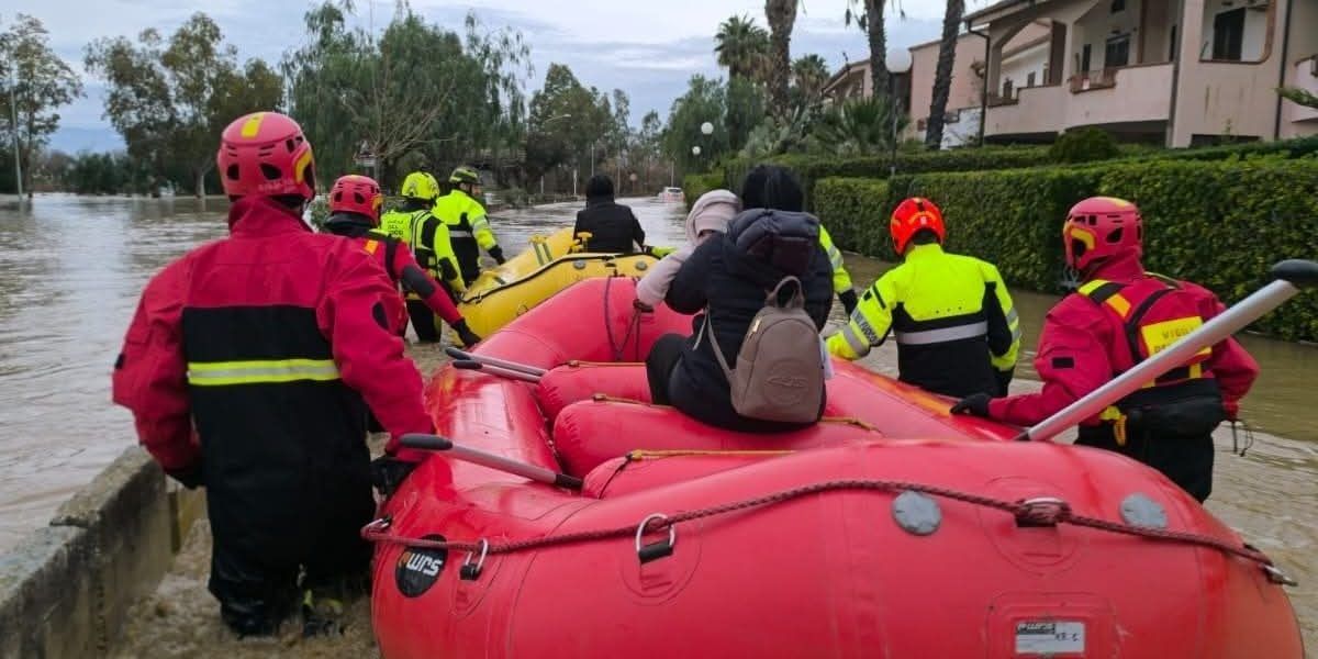 Ancora 190 sfollati a Cassano per l’esondazione del Crati. «L’emergenza non è finita»