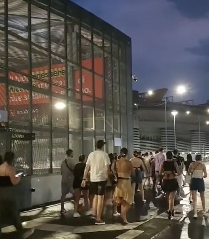 Grandine sul concerto di Bad Bunny: feriti
